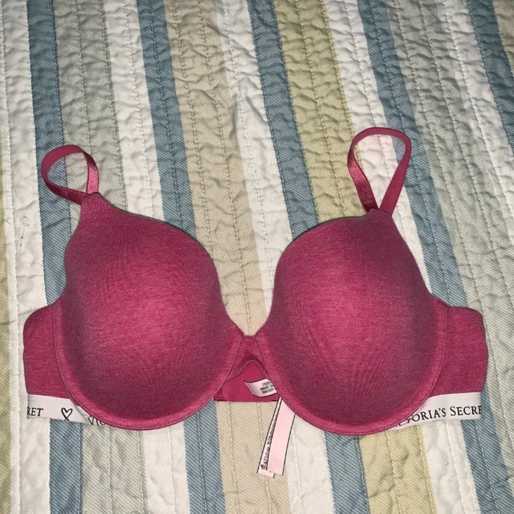 Victoria’s Secret 38C bra